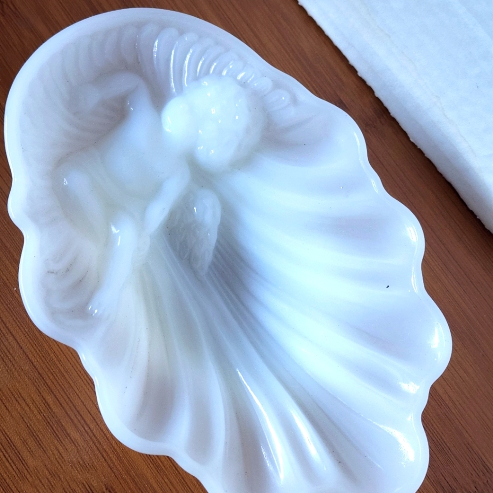 Milkglass dish cherub EUC